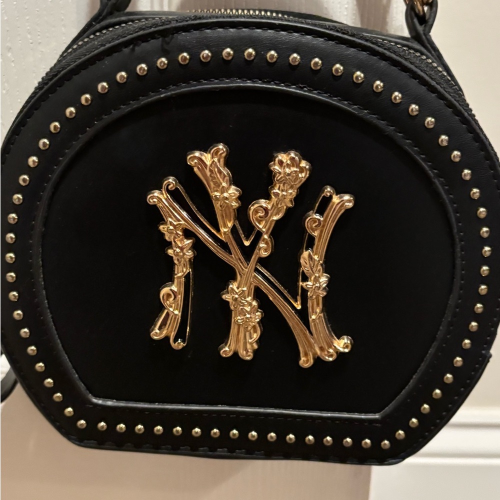 Black and Gold Crossbody Bag - Picture 2 of 9